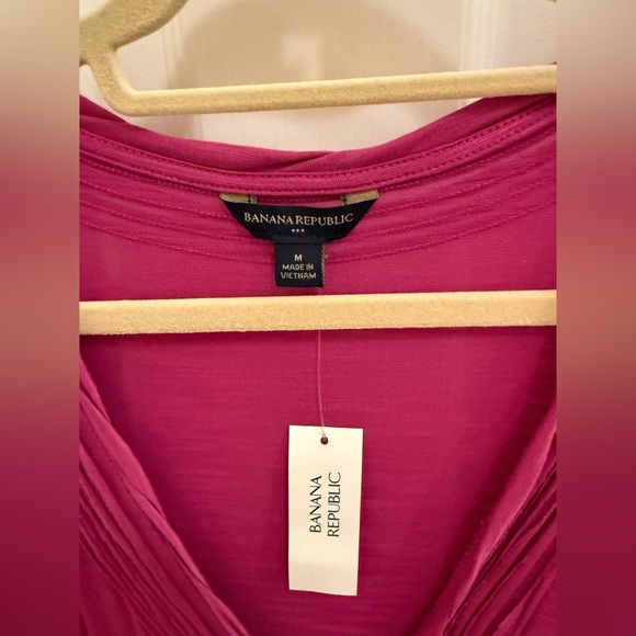 NWT. Banana Republic factory women’s top. Size medium - Picture 3 of 4